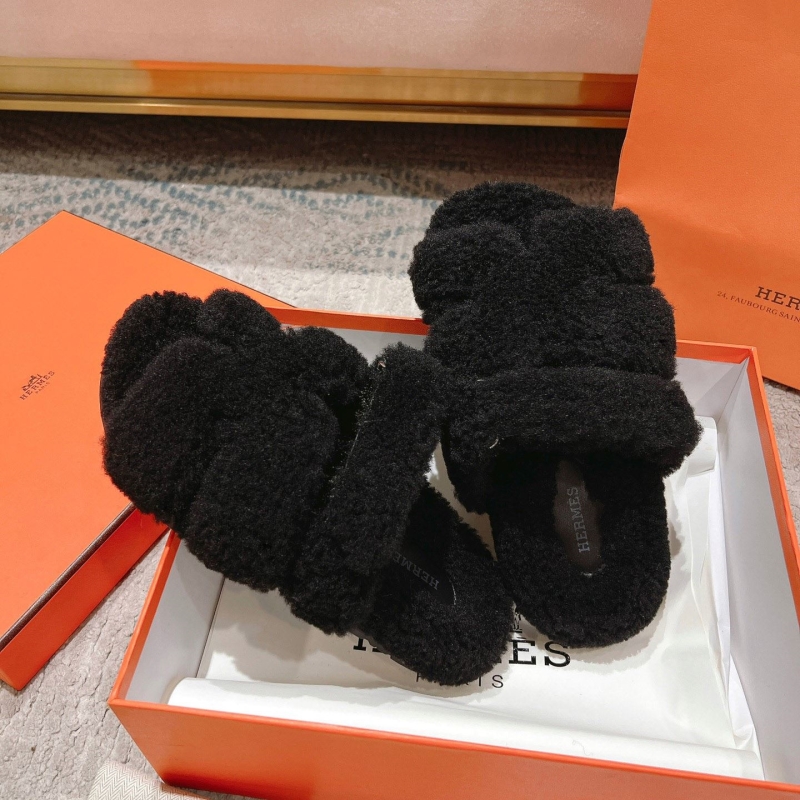 H**mes slippers